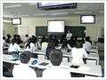 奈良県立青翔中学校生徒が本学を訪問しました。
