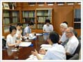 小松研究振興局長らが滋賀医科大学施設を視察しました。