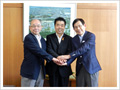 会談のため、三日月滋賀県知事にご来訪いただきました。