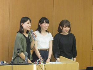 写真：報告会の様子