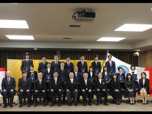 写真：学位授与式の記念撮影