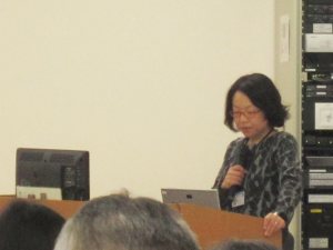 写真：倉田講師の司会