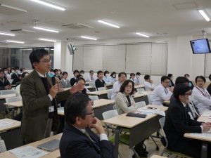 写真：講演終了後の質問