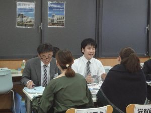 写真：個別相談の様子