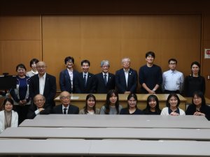 報告会後の集合写真