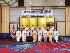 授賞式の様子（下段中央右が中野看護師長）