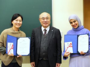 遠山理事と最優秀賞受賞者のお二人