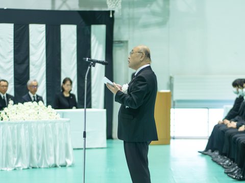 慰霊の辞（遠山学長）