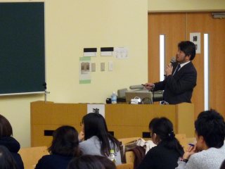中川助教の講演 写真:中川助教