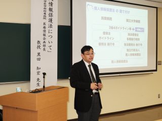 黒田氏の講演 写真:黒田氏の講演