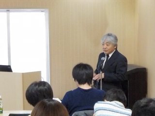 山田副学長開講挨拶 写真:山田副学長開講挨拶