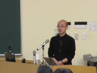 平特任講師による講演1 写真:平特任講師による講演