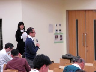 質疑応答の様子1 写真:質疑応答の様子