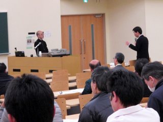 質疑応答の様子2 写真:質疑応答の様子