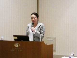 自治医科大学看護師特定行為研修センター教授 村上 礼子 先生の講演 写真:自治医科大学看護師特定行為研修センター教授 村上 礼子 先生の講演