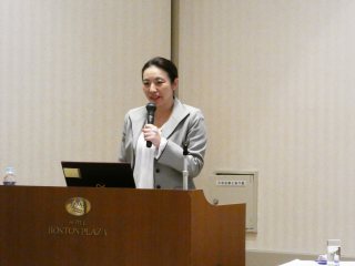 写真：自治医科大学看護師特定行為研修センター教授 村上　礼子　先生の講演