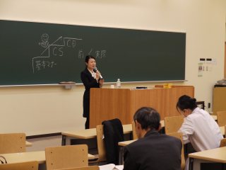株式会社インソース 安発早代子講師による講演 写真:株式会社インソース 安発早代子講師による講演