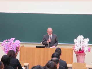 写真：塩田学長の挨拶