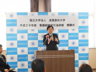 松末病院長の挨拶 写真:松末病院長の挨拶