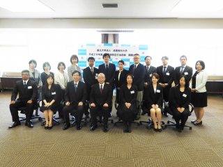 関係者の記念写真 写真:関係者の記念写真