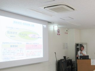 久津見教授の講演 写真:久津見教授の講演