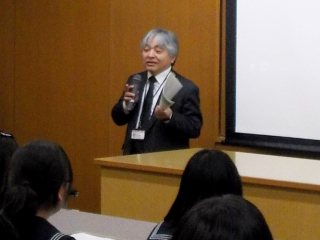 山田副学長の挨拶 写真:山田副学長の挨拶