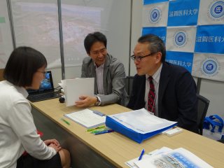 臨床教育講座 伊藤教授による説明 写真:臨床教育講座 伊藤教授による説明