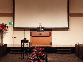 塩田浩平学長による挨拶 写真:塩田浩平学長による挨拶