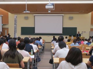 講演の様子1 写真:講演の様子