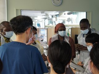 NICUの見学 写真:NICUの見学