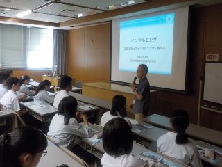 伊藤准教授の講義 写真:伊藤准教授の講義