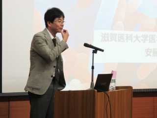 写真：安藤教授の講演