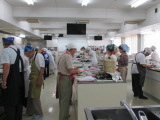 調理実習の様子2 写真:調理実習の様子2