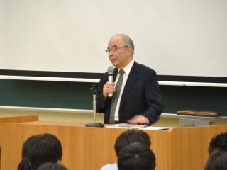 塩田学長の挨拶 写真:塩田学長の挨拶