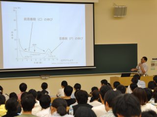 丸尾教授による模擬講義 写真:丸尾教授による模擬講義
