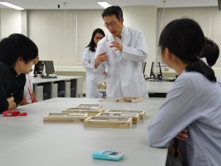 見学の様子 写真:見学の様子