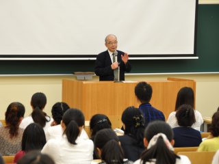 塩田学長の挨拶 写真:塩田学長の挨拶