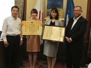 三日月知事との記念撮影 写真:三日月知事との記念撮影