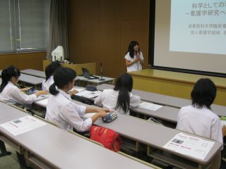 宮松教授による講義 写真:宮松教授による講義