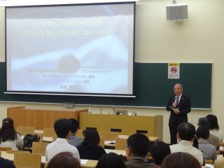 塩田学長による挨拶 写真:塩田学長による挨拶