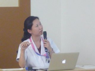 河合特任助教の講義 写真:河合特任助教の講義