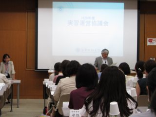 山田副学長の挨拶 写真:山田副学長の挨拶