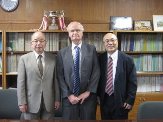 学長室への表敬訪問 写真:学長室への表敬訪問