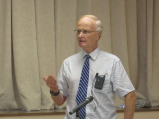 Walker博士の講演 写真:Walker博士の講演