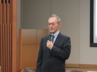 写真：病理学講座（疾患制御病理学）の伊藤准教授
