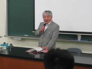 山田副学長の挨拶 写真:山田副学長の挨拶