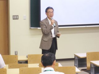 小笠原理事による挨拶 写真:小笠原理事による挨拶