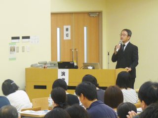 後藤氏の講演 写真:後藤氏の講演