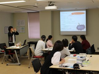 玉井講師の講義(多職種連携共通人材育成研修プログラム) 写真:玉井講師の講義(多職種連携共通人材育成研修プログラム)