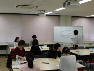 グループワーク(多職種連携共通人材育成研修プログラム) 写真:グループワーク(多職種連携共通人材育成研修プログラム)